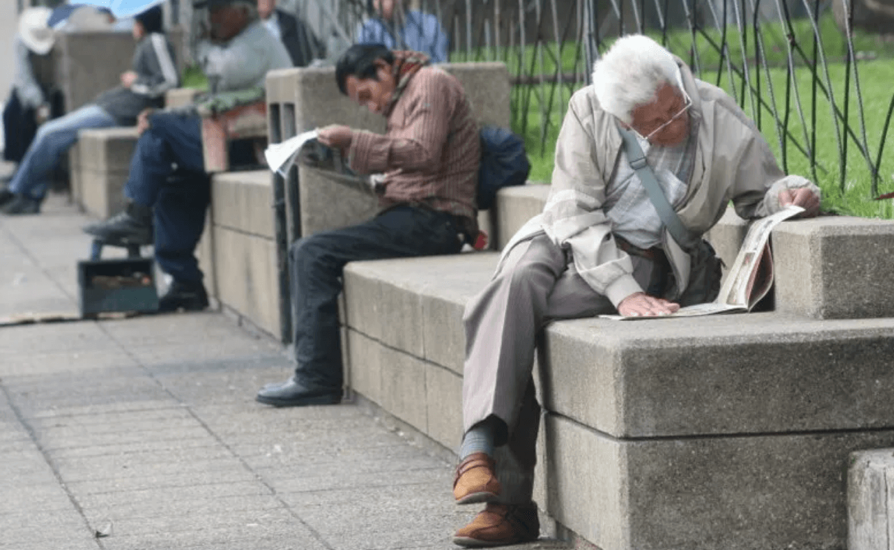 no es obligatorio estar trabajando